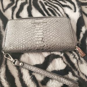 MK smart phone wallet